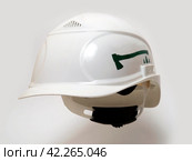 White protective helmet for construction and for loggers. Стоковое фото, фотограф Дмитрий Львович Алферов / Фотобанк Лори