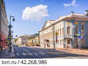Старинные здания, усадьба Кирьяковых, улица Сретенка, Москва (2022 год). Редакционное фото, фотограф Baturina Yuliya / Фотобанк Лори