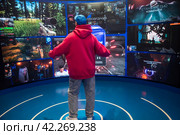 Мультимедийное пространство популярной социальной сети Вконтакте (VK) с презентацией основных сервисов в павильоне компании на Международной выставка-форуме "Россия" на территории выставочного комплекса ВДНХ в городе Москве, Россия (2024 год). Редакционное фото, фотограф Николай Винокуров / Фотобанк Лори