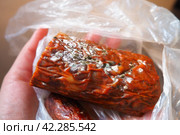 Raw smoked sausage became moldy while it was in a plastic bag. A mold or mould. The dust-like, colored appearance of molds is due to the formation of spores containing fungal secondary metabolites. Стоковое фото, фотограф Юлия Петровская / Фотобанк Лори