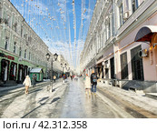 Улица Рождественка в Москве в феврале в солнечный день. Редакционное фото, фотограф Овчинникова Ирина / Фотобанк Лори