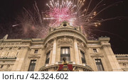 Fireworks over the Opera Garnier (Garnier Palace), Paris, France. Translation: national Academy of Music. UNESCO World Heritage Site. 4K, time lapse, with zoom (2024 год). Стоковое видео, видеограф Владимир Журавлев / Фотобанк Лори