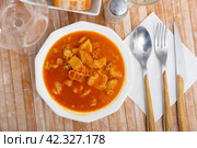 Asturian tripe served on plate in restaurant. Стоковое фото, фотограф Яков Филимонов / Фотобанк Лори