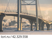 Вантовый мост через Корабельный фарватер. Санкт-Петербург. Россия (2021 год). Стоковое фото, фотограф Ольга Визави / Фотобанк Лори