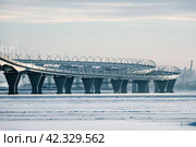 Fragment of the Western High Speed Diameter overpass. Winter Saint Petersburg. Russia (2021 год). Стоковое фото, фотограф Ольга Визави / Фотобанк Лори