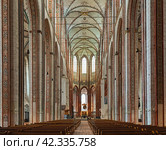 Любек, Германия. Интерьер Мариенкирхе (2016 год). Редакционное фото, фотограф Михаил Марковский / Фотобанк Лори