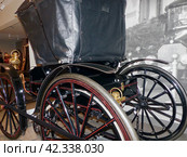 Автомобиль "Holsman Runabout", 1908 г., 2-местный, с открытым верхом, 2 цилиндра, мощность 12,8 л/с., США. Эти автомобили были довольно популярны среди фермеров. Музей автомобильной техники. Верхняя Пышма, Россия (2022 год). Редакционное фото, фотограф Сергей Елизарьев / Фотобанк Лори