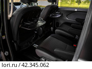 KRASNOYARSK, RUSSIA - July 17, 2023: Black Nissan Serena. Редакционное фото, фотограф Плотников Дмитрий / Фотобанк Лори