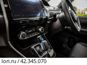KRASNOYARSK, RUSSIA - July 17, 2023: Black Nissan Serena. Редакционное фото, фотограф Плотников Дмитрий / Фотобанк Лори