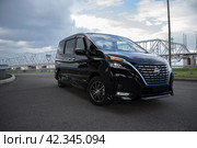 KRASNOYARSK, RUSSIA - July 17, 2023: Black Nissan Serena. Редакционное фото, фотограф Плотников Дмитрий / Фотобанк Лори