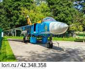 Тактический фронтовой бомбардировщик СУ-24М, площадка музея истории крылатых ракет, город Дубна Московской области (2023 год). Редакционное фото, фотограф Вячеслав Палес / Фотобанк Лори