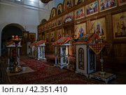 У алтаря собора Державной иконы Божией Матери. Гдов, Псковская область (2023 год). Стоковое фото, фотограф Виктор Карасев / Фотобанк Лори
