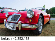 LINTHE, GERMANY - MAY 27, 2023: The sports car MG MGA, 1955. Die Oldtimer Show 2023. Редакционное фото, фотограф Sergey Kohl / Фотобанк Лори