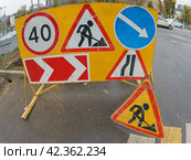 01/10/2019 - Москва, Россия - Дорожные знаки на улице Москвы. Редакционное фото, фотограф YuryKara / Фотобанк Лори