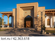 View of the administrative building on the territory of the Bahauddin Naqshbandi Memorial Complex and Museum on a sunny day, Bukhara, Uzbekistan. Стоковое фото, фотограф Ula Ulachka / Фотобанк Лори