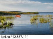 Средний Урал, рыбацкая лодка на озере Чебаркуль. The Middle Urals, a fishing boat on Lake Chebarkul. Стоковое фото, фотограф Евгений Романов / Фотобанк Лори
