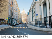 Здание Министерства Иностранных Дел (МИД). Мартовский день. Кривоарбатский переулок. Москва (2024 год). Редакционное фото, фотограф E. O. / Фотобанк Лори