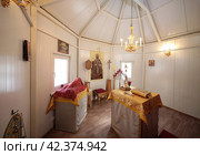 Алтарь храма Игоревской иконы Божией матери в микрорайоне 1 Мая (2024 год). Редакционное фото, фотограф Дмитрий Неумоин / Фотобанк Лори