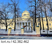 Моска, Протопоповский переулок, 25 строение 1. Набилковская богадельня весной, 1831 год постройки. Редакционное фото, фотограф Овчинникова Ирина / Фотобанк Лори