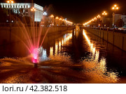 Город Казань. Ночное освещение канала Бурлак. Улица Лево-Бурлачная (2023 год). Стоковое фото, фотограф Александр Тараканов / Фотобанк Лори