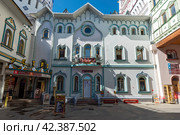 В Измайловском кремле. Ретро-буфет. Свадебный салон. Москва (2018 год). Редакционное фото, фотограф Александр Щепин / Фотобанк Лори