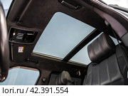 KRASNOYARSK, RUSSIA - March 15, 2024: Black Land Rover Range Rover. Редакционное фото, фотограф Плотников Дмитрий / Фотобанк Лори