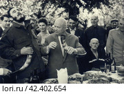 Фидель Кастро и Н.С. Хрущев в Абхазии. Первый визит в СССР лидера кубинской революции. Май 1963 года. Редакционное фото, фотограф Сергей Елизарьев / Фотобанк Лори