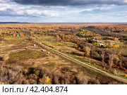 Южный Урал, Башкирия, экопоселение Красная Поляна. Вид с воздуха. Southern Urals, Bashkiria, Krasnaya Polyana ecovillage. Aerial view. (2023 год). Стоковое фото, фотограф Евгений Романов / Фотобанк Лори