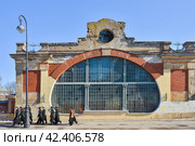Санкт-Петербург. Кронштадт. Петровская ул., 9. Здание бывшей машинной школы Балтийского флота в стиле модерн (2014 год). Стоковое фото, фотограф Александр Алексеев / Фотобанк Лори