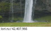 Close up of Beautiful Seljalandsfoss waterfall Iceland. Стоковое видео, видеограф Igor Tichonow / Фотобанк Лори
