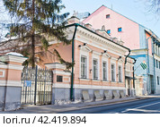 Дом Фалеева (сейчас посольство Абхазии в России). Гагаринский переулок, дом 11. Солнечный день. Раняя весна. Москва. Россия (2024 год). Редакционное фото, фотограф E. O. / Фотобанк Лори