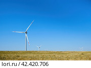 Wind turbines in the field against a blue sky in summer. Стоковое фото, фотограф Светлана Семёновская / Фотобанк Лори