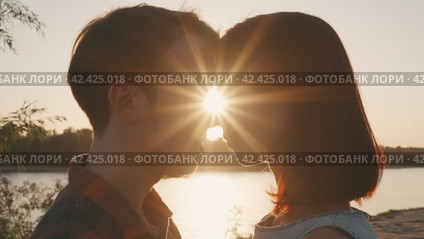 Разгораться — Стоковые видеоролики для СМИ, рекламы и дизайна по низким ценам / Фотобанк Лори