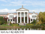 Russia, Moscow, September 30, 2020: Tsitsin Main Botanical Garden. Sunny Autumn day. Редакционное фото, фотограф Татьяна Васильева / Фотобанк Лори