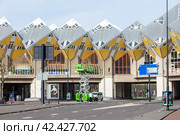 Кубические дома в Роттердаме по проекту архитектора Пита Блома (2018 год). Редакционное фото, фотограф Станислав Кноп / Фотобанк Лори