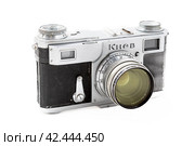 Старый советский плёночный фотоаппарат Киев (2024 год). Редакционное фото, фотограф Андрей Бойков / Фотобанк Лори