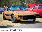 LINTHE, GERMANY - MAY 27, 2023: The sports car Bertone X1/9 (Fiat X1/9). Art lens. Swirl bokeh. Die Oldtimer Show 2023. Редакционное фото, фотограф Sergey Kohl / Фотобанк Лори
