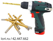 Электрическая ручная дрель и сверла на белом фоне. Electrical hand drill and drill bits isolated on white background. Стоковое фото, фотограф Татьяна Д / Фотобанк Лори