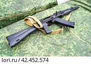 Russian Kalashnikov assault rifle AK-105. Russian firearms (2023 год). Редакционное фото, фотограф FotograFF / Фотобанк Лори