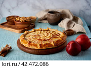 Apple pie, galette with fruits, sweet pastries on table with blue tablecloth, sweet crostata. Стоковое фото, фотограф Natalia Gdovskaia / Фотобанк Лори