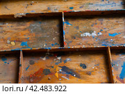 Partitioned wooden shelf. Стоковое фото, фотограф Сергей Толмачёв / Фотобанк Лори