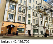 Москва, улица Мещанская, дом 12 1901 года постройки весной в облачную погоду. Редакционное фото, фотограф Овчинникова Ирина / Фотобанк Лори