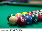 Many colorful billiard balls and cue. Generate Ai. Стоковое AI-изображение, AI-художник Иван Рябоконь / Фотобанк Лори