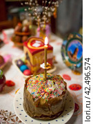 Orthodox Easter. Easter cake, painted eggs, cahors wine and Easter decor on the table in an old village house. (2014 год). Стоковое фото, фотограф Photojuli / Фотобанк Лори