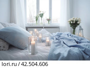 Cozy light bedroom with candles on bed. Generate ai. Стоковое AI-изображение, AI-художник Иван Рябоконь / Фотобанк Лори
