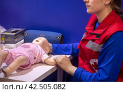 Презентация реанимационного оборудования для оказания медицинской помощи младенцу на выставке-форуме "Россия" на ВДНХ в городе Москве, Россия (2024 год). Редакционное фото, фотограф Николай Винокуров / Фотобанк Лори