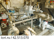 Промышленные трубы и вентеля замерзают при перекачке газа, охлажденной жидкости, Перекачка Аргона. Стоковое фото, фотограф Руслан Лесков / Фотобанк Лори
