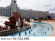 Фонтан на площади Независимости. Минск. Беларусь (2023 год). Редакционное фото, фотограф Курносов Александр Юрьевич / Фотобанк Лори