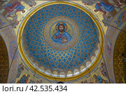 Изображение Иисуса Христа под куполом Морского Никольского собора. Кронштадт (2023 год). Редакционное фото, фотограф Анна Карасева / Фотобанк Лори