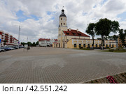 Старинная ратуша в городе Несвиж. Беларусь (2023 год). Редакционное фото, фотограф Курносов Александр Юрьевич / Фотобанк Лори